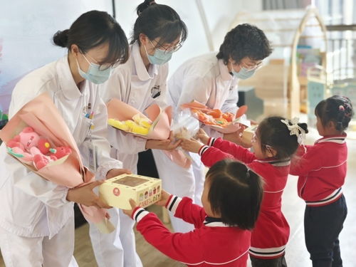 情暖五月，這群幼兒園娃致敬最美護(hù)士——在醫(yī)藥教學(xué)器材中播撒感恩的種子